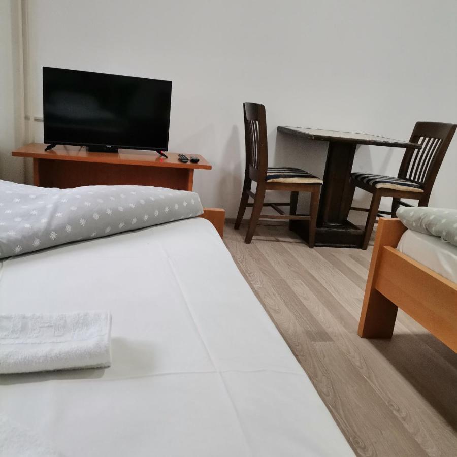 Hotel Duga โนวีซาด ภายนอก รูปภาพ