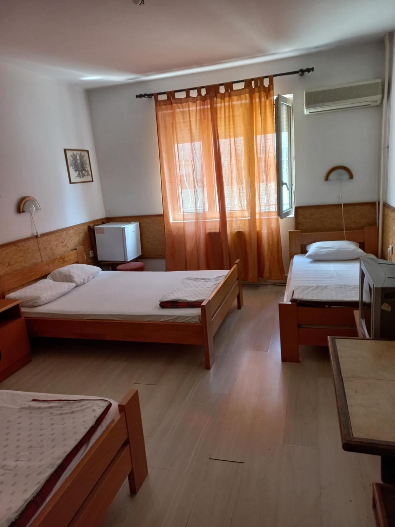 Hotel Duga โนวีซาด ภายนอก รูปภาพ