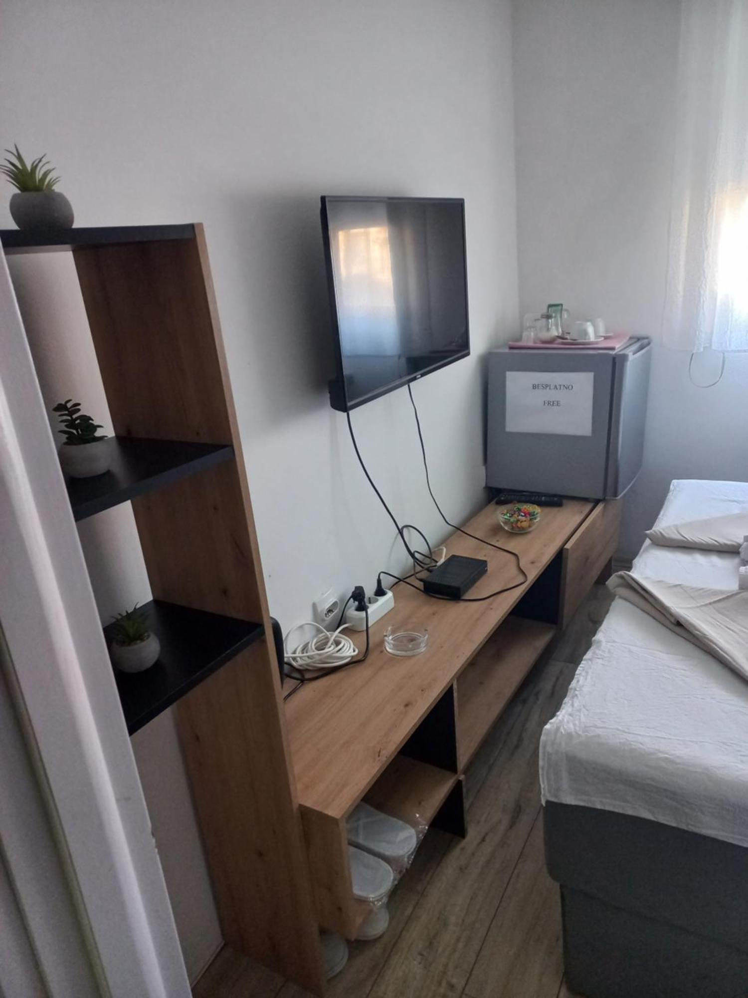 Hotel Duga โนวีซาด ภายนอก รูปภาพ