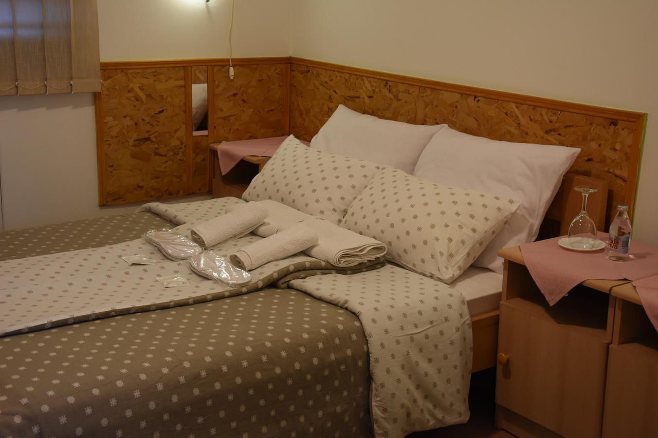 Hotel Duga โนวีซาด ภายนอก รูปภาพ